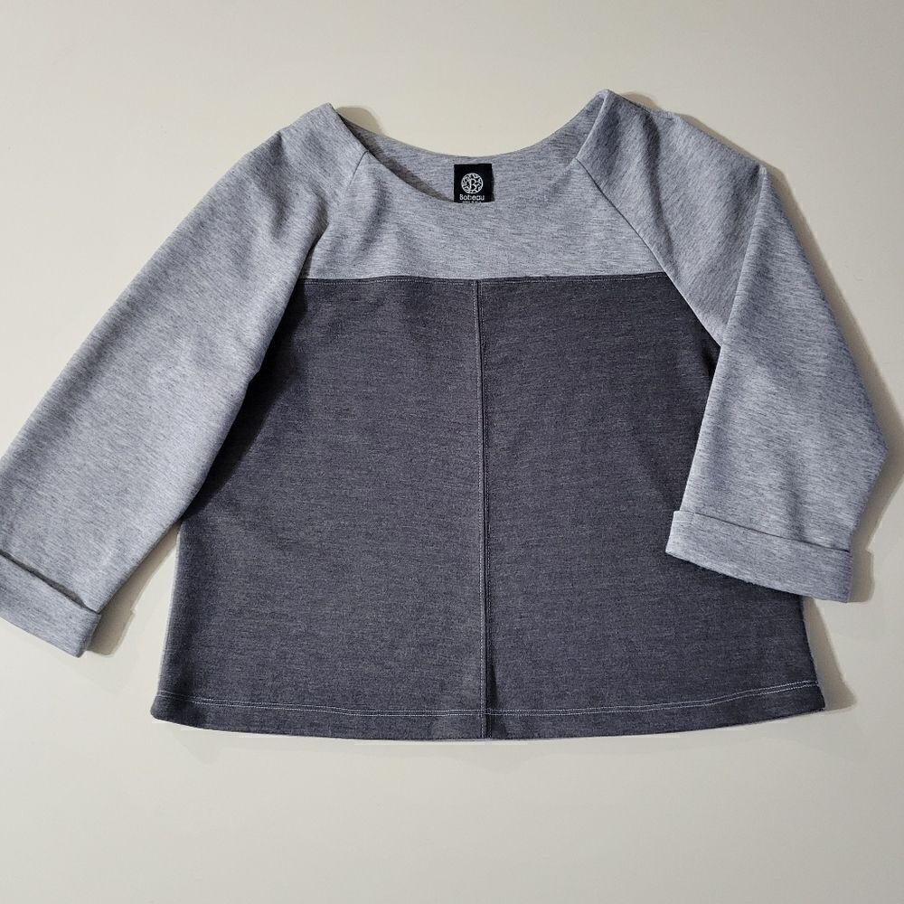 Bobeau Women's Black and Gray Colorblock Pullover Top